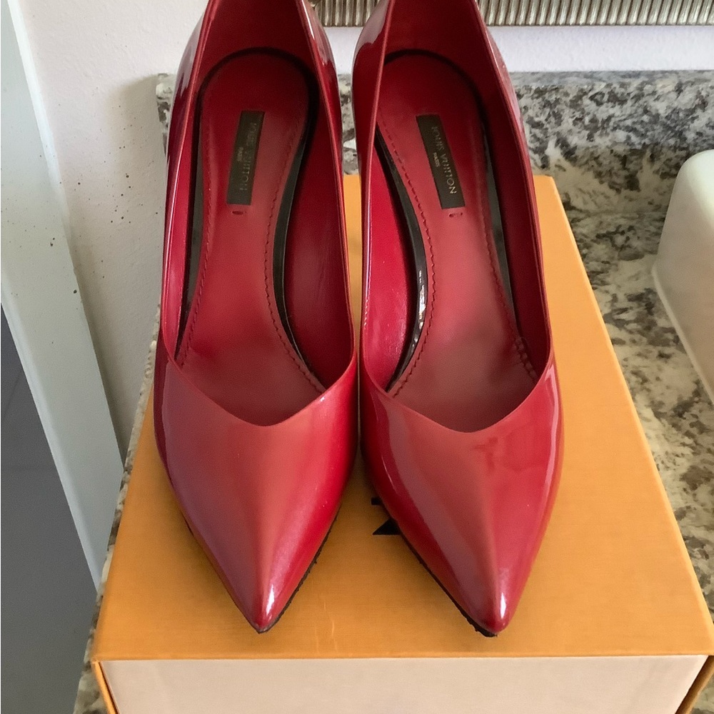 LOUIS VUITTON stiletto heel shoes